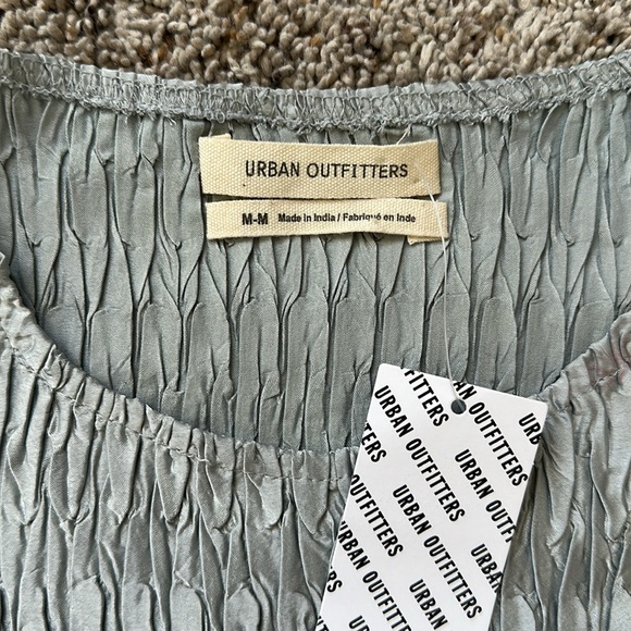 Urban Outfitters Vixen Satin Plisse Cropped Scrunch Top - Picture 3 of 12